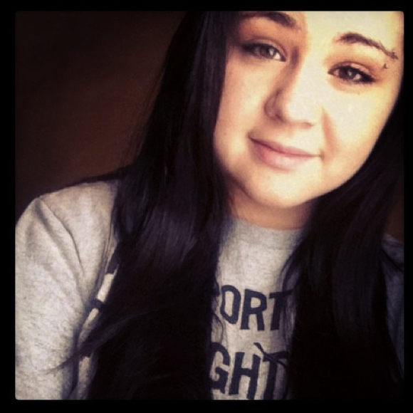 Profile Picture of Haley Repicky (@haleyrepicky) on Poshmark