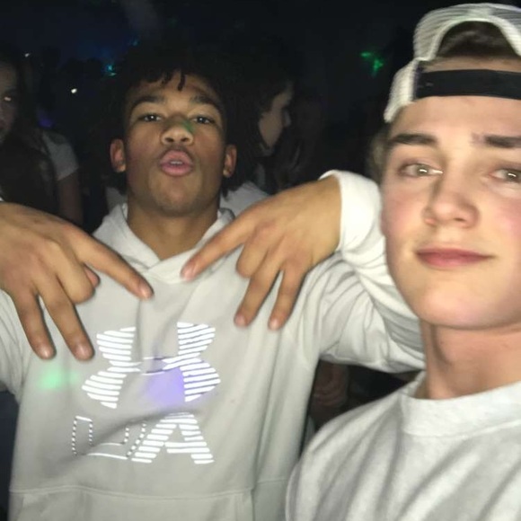 Profile Picture of Vincent Zuehlsdorff (@vincczueh05) on Poshmark