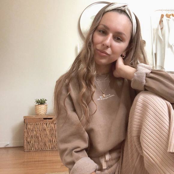 Alexandra Lafontaine - Poshmark Profile Picture of Alexandra Lafontaine (@alexandralaf440) on Poshmark