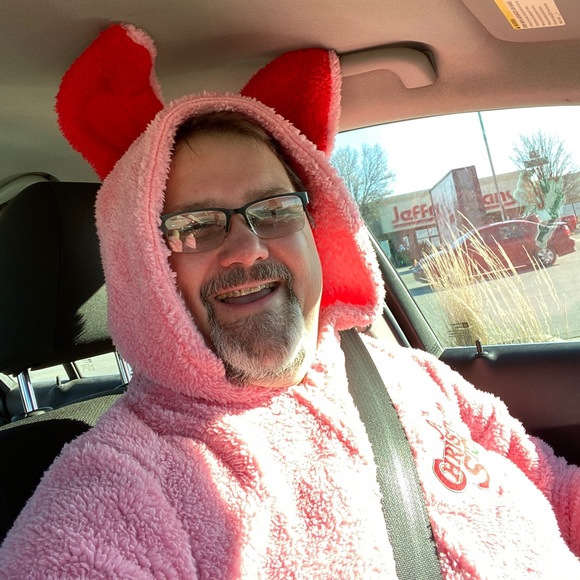 Profile Picture of Larry Dull (@dulldaddy) on Poshmark