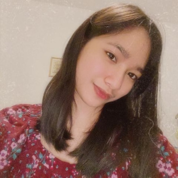 Profile Picture of Aishia Marie (@aishiamarie) on Poshmark