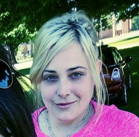 Profile Picture of Cassandra Lynn (@boomkitty) on Poshmark