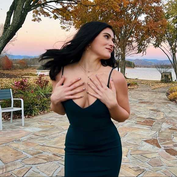 Profile Picture of Bailey Braeseke (@baileybraeseke) on Poshmark