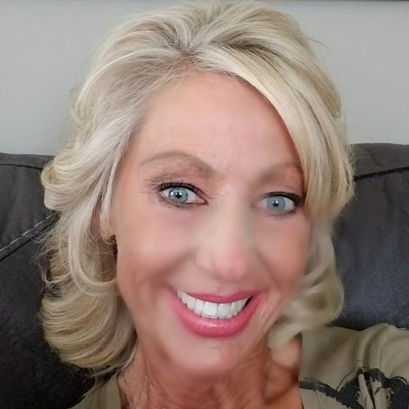 Profile Picture of Lori Mcdaniel (@loriannie524) on Poshmark