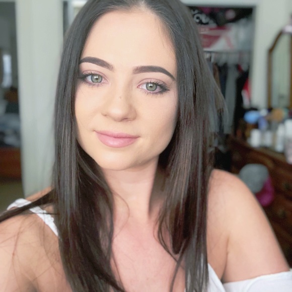 Cchelsea Oppertshauser - Poshmark Profile Picture of Cchelsea Oppertshauser (@chelseaopperts) on Poshmark