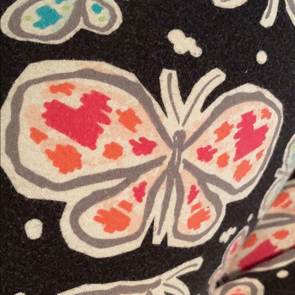 Profile Picture of Lisa Yates (@lisayates757) on Poshmark