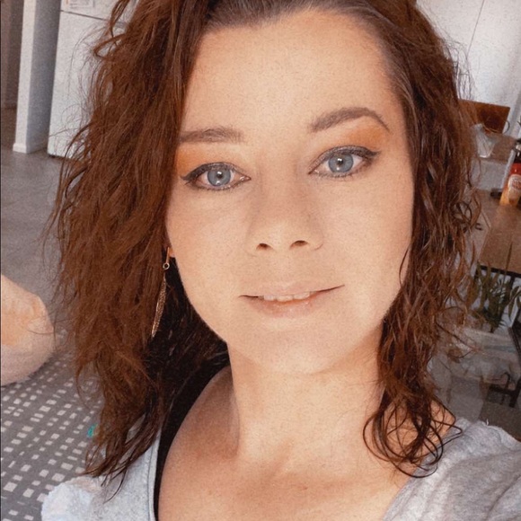 Profile Picture of Aleisha claire Okeefe (@aleishaclaire) on Poshmark