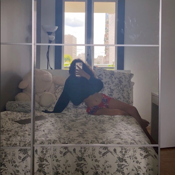 Profile Picture of Maya D (@mayatd7) on Poshmark