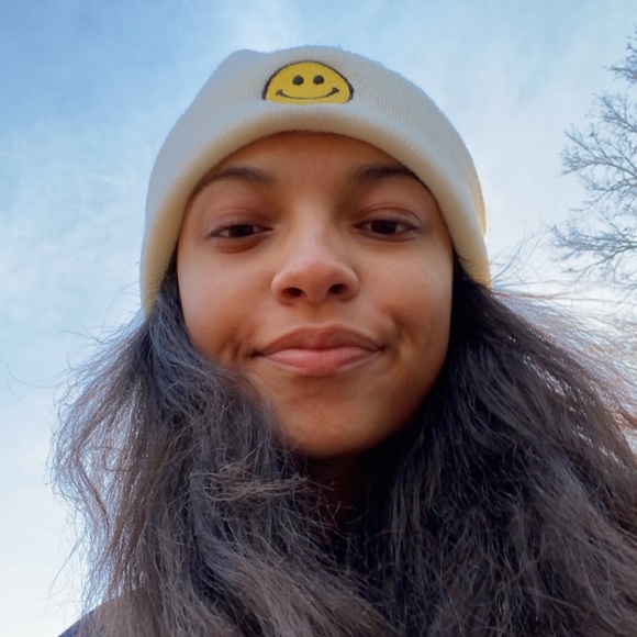 Profile Picture of Kimberly Mullins (@cranbroom) on Poshmark