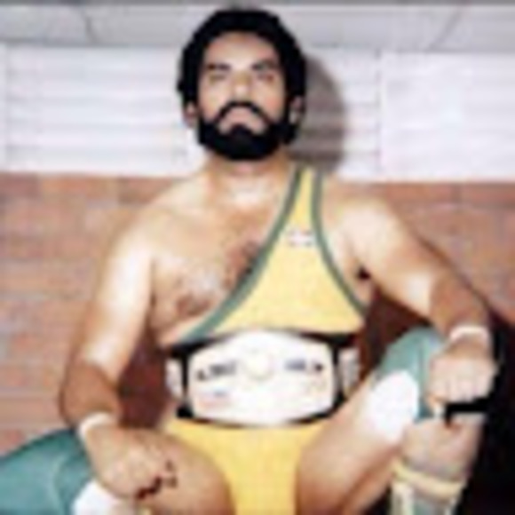 Profile Picture of Luis Estevez (@lestevez64) on Poshmark