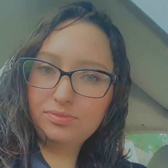 Profile Picture of Rosa Capela (@rosababy12) on Poshmark