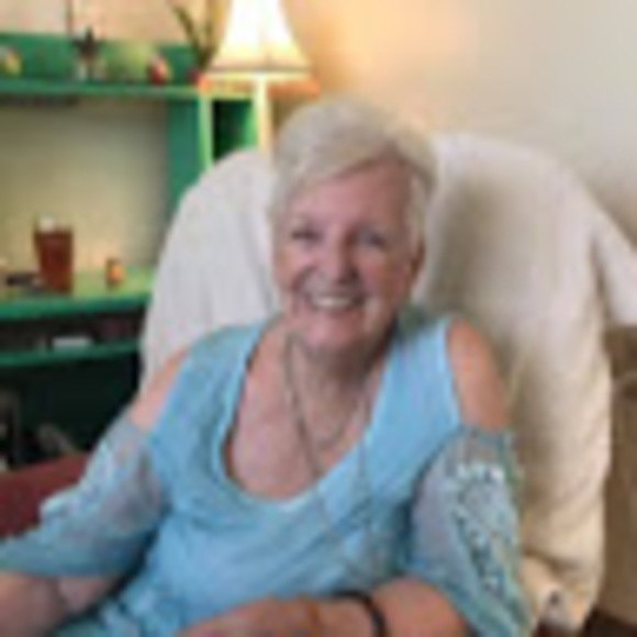 Profile Picture of Jennifer Sandmann (@jennifersandman) on Poshmark