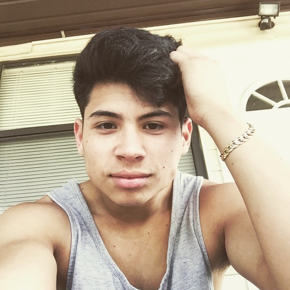 Profile Picture of Adam Bustos (@adambustos777) on Poshmark