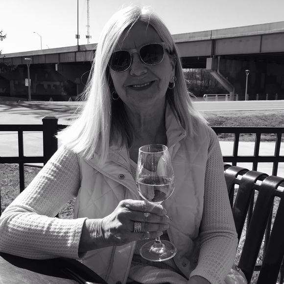 Profile Picture of Kathy Sosinski (@kathysuds) on Poshmark