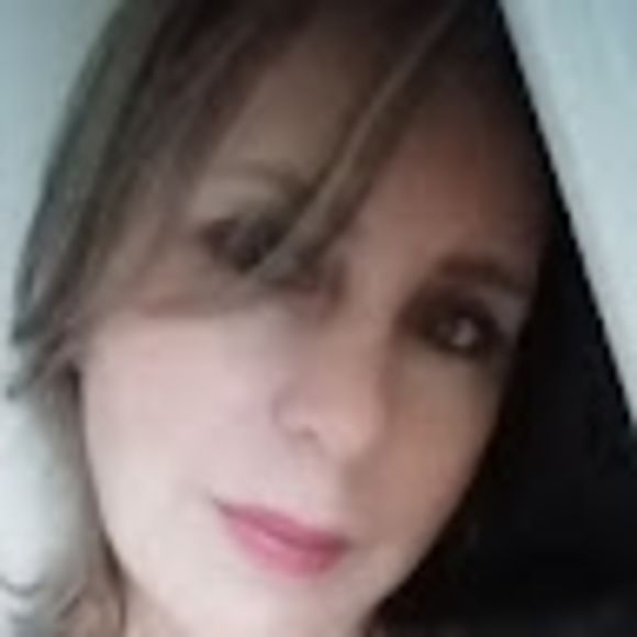 Profile Picture of Jerri Sparks (@jerrilynnsparks) on Poshmark