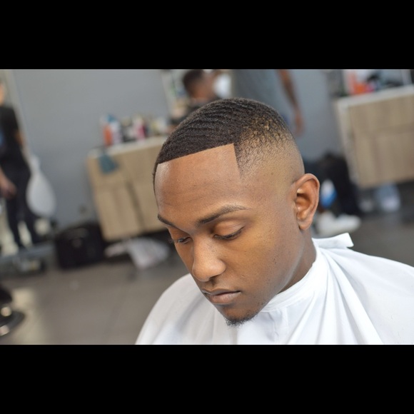 Profile Picture of Andrew Dewar (@dreww97) on Poshmark