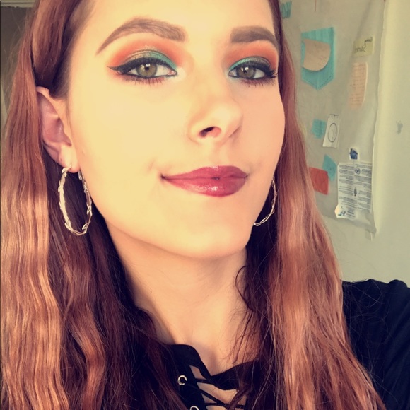 Profile Picture of Amber Hannum (@amberlouise295) on Poshmark