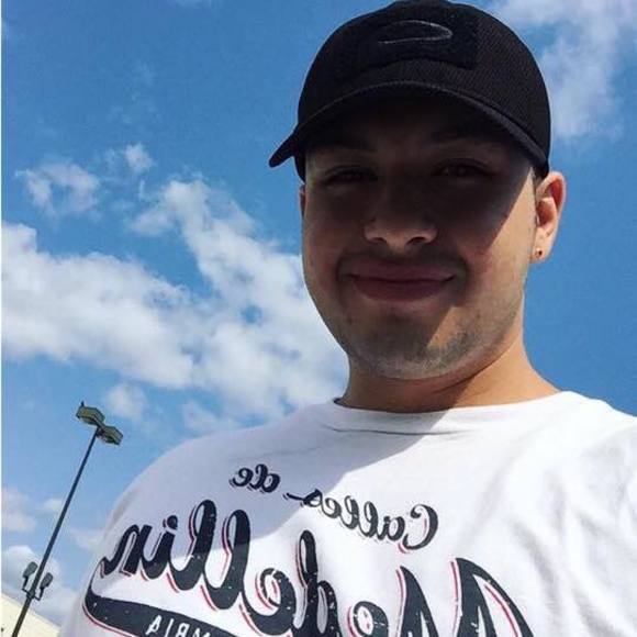 Profile Picture of Daniel Flórez (@mawy19193) on Poshmark