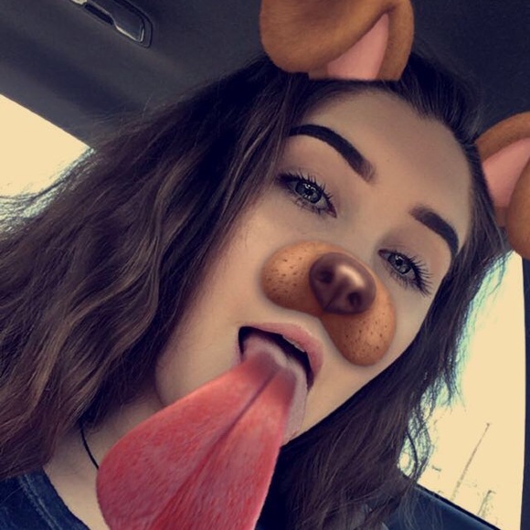 Profile Picture of Tara Wickizer (@tarawickizer) on Poshmark