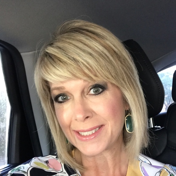Profile Picture of Stacie Hughes (@slmhughes) on Poshmark