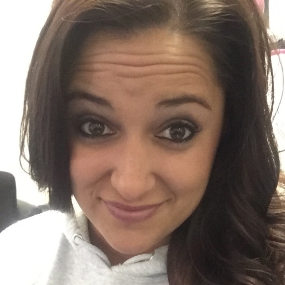 Profile Picture of Jessica Black (@jessyleigh0) on Poshmark