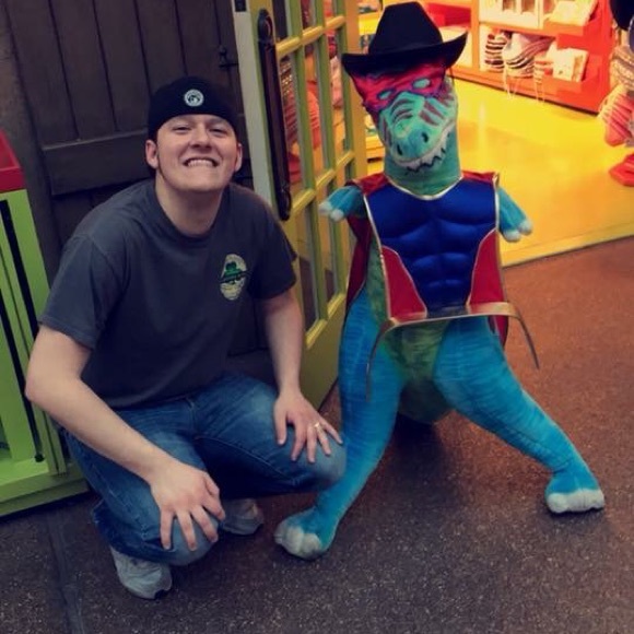 Profile Picture of Aaron Hassler (@airdog5494) on Poshmark