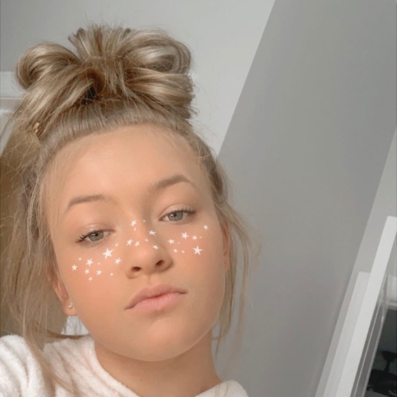 Profile Picture of Paige Perkins (@_paigeperkins_) on Poshmark