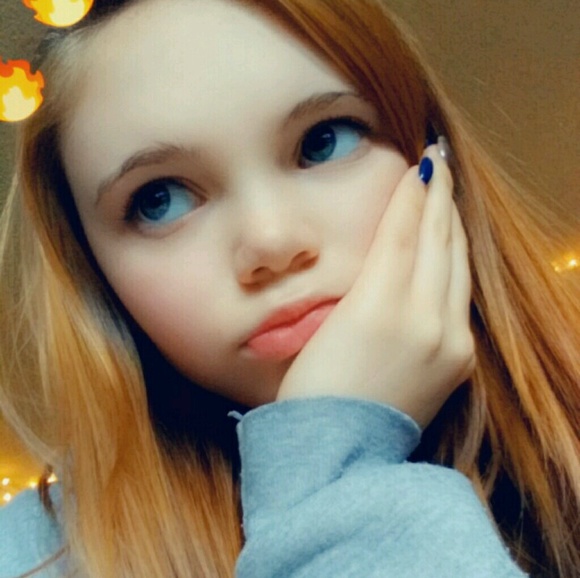Profile Picture of Emily Fitch (@emroses_) on Poshmark