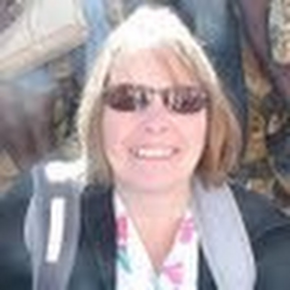 Profile Picture of Lori Aplin (@loriaplin) on Poshmark
