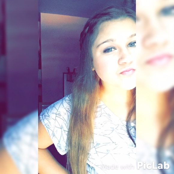 Profile Picture of Alyssa Dupay (@adupay1) on Poshmark