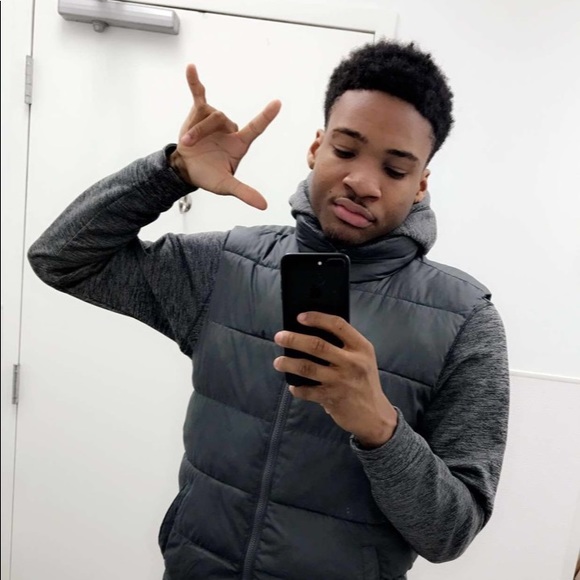 Profile Picture of Michael Blaine (@lilmike129) on Poshmark