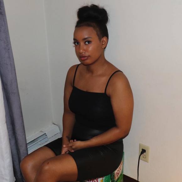 Profile Picture of Samri Debele (@temu) on Poshmark