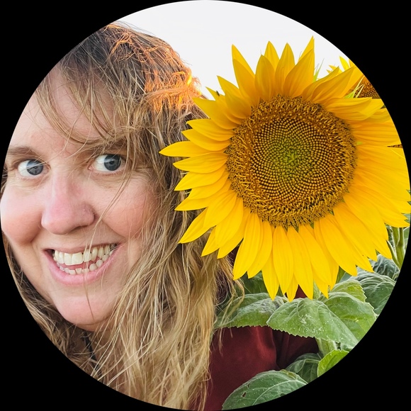 Profile Picture of Colette Kishbaugh (@violethze) on Poshmark