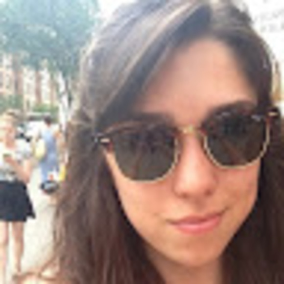 Profile Picture of Lilian Hommes (@lilih1214) on Poshmark