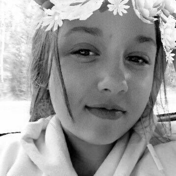 Profile Picture of Isabelle Verdino (@bella_bug12) on Poshmark