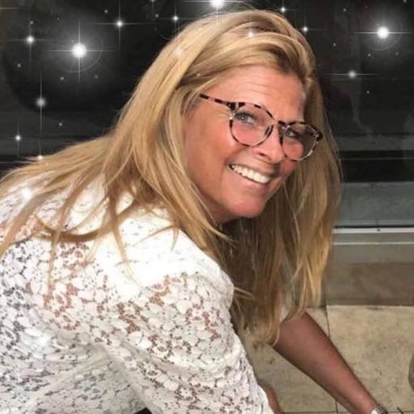 Profile Picture of Paula Culler (@paulaculler) on Poshmark