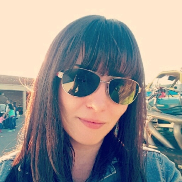 Profile Picture of Renee Phillips (@maggiemoo1315) on Poshmark