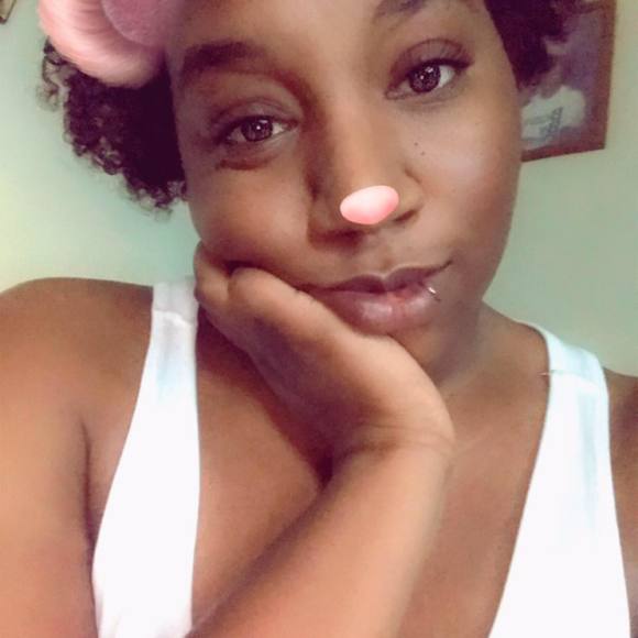 Profile Picture of Shay Thomas (@sha0808) on Poshmark
