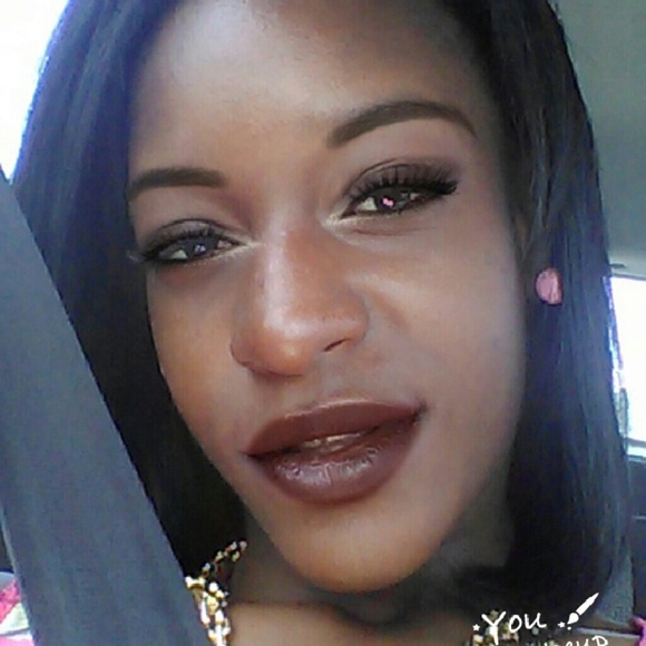 Profile Picture of Dechorsha Moland (@dmoland_adams) on Poshmark