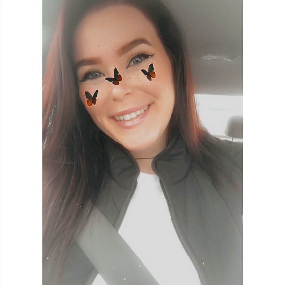 Profile Picture of Katelyn Gibbs (@molliek8lyn) on Poshmark