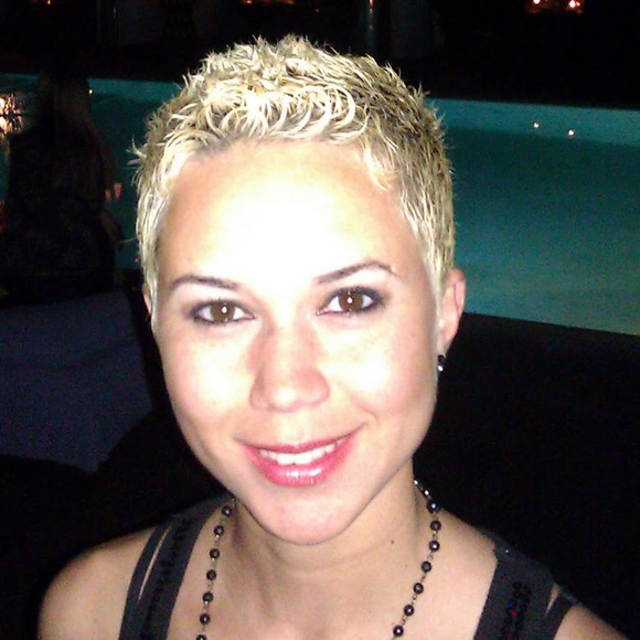 Profile Picture of Paula Correa (@paularc25) on Poshmark