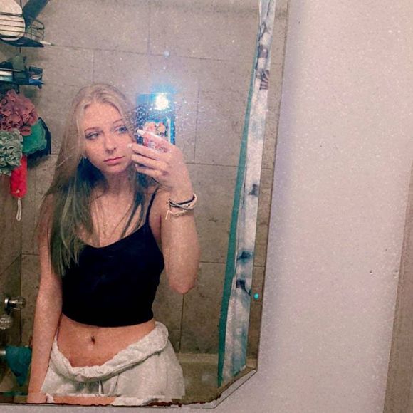 Profile Picture of Keyeara Wesseler (@keyearawesseler) on Poshmark