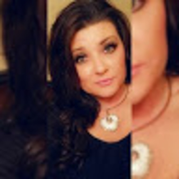 Profile Picture of Carrie Morris (@cmorris112) on Poshmark