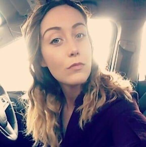 Profile Picture of Amanda Jobin (@ajames03290) on Poshmark