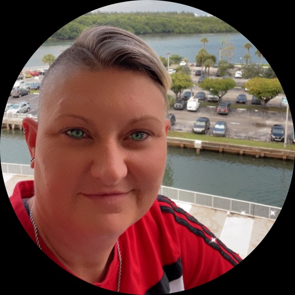 Profile Picture of Brandy Coker (@brandyckr) on Poshmark