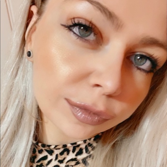 Profile Picture of Tina Stankic (@tinastankic) on Poshmark
