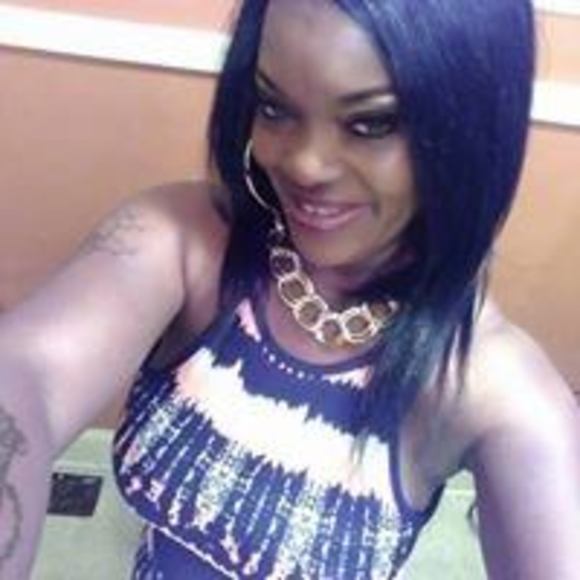 Profile Picture of Tonya Herring (@tonyakh) on Poshmark