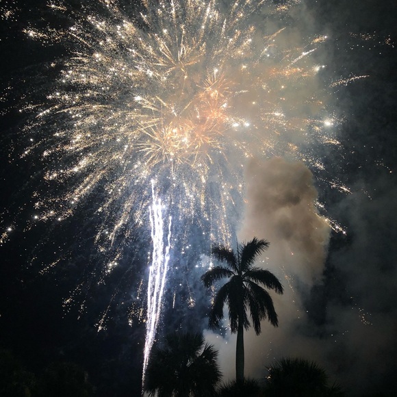 Arinn Homen - Poshmark Profile Picture of Arinn Homen (@arinnjh15) on Poshmark