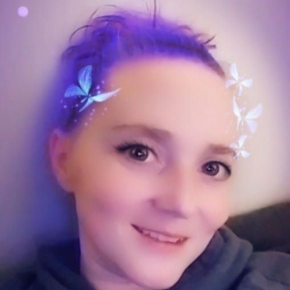 Erin Vitro - Poshmark Profile Picture of Erin Vitro (@erbear1313) on Poshmark