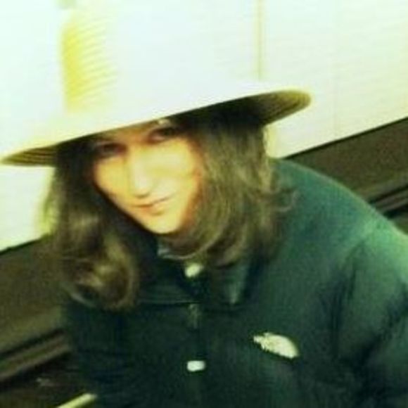 Profile Picture of Julia Lyon (@deciantis) on Poshmark